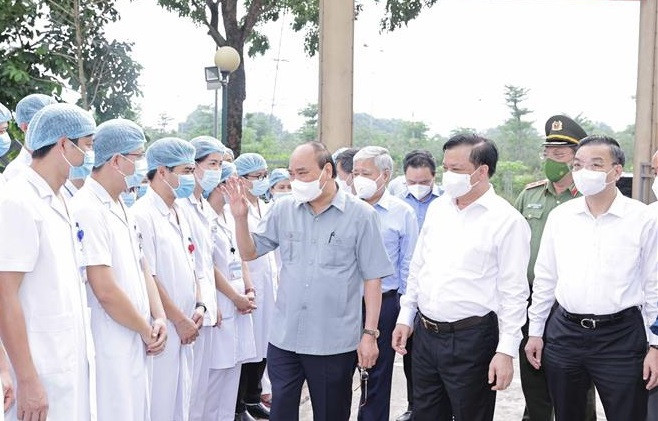 Alienta presidente a fuerzas participantes en lucha contra COVID-19 en Hanoi ảnh 1 Alienta presidente a fuerzas participantes en lucha contra COVID-19 en Hanoi ảnh 1