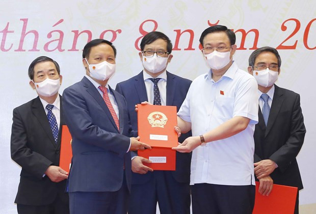 Presidente de Asamblea Nacional de Vietnam destaca aportes de diputados retirados ảnh 1 Presidente de Asamblea Nacional de Vietnam destaca aportes de diputados retirados ảnh 1