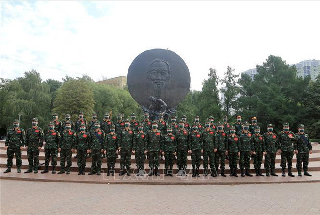 Soldados vietnamitas homenajean a Ho Chi Minh en vísperas de Juegos Militares ảnh 2 Soldados vietnamitas homenajean a Ho Chi Minh en vísperas de Juegos Militares ảnh 2