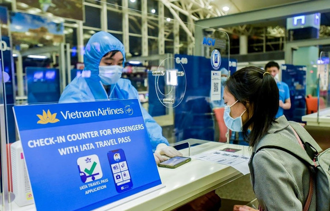 Comienzan pruebas de pasaporte de salud electrónico en vuelos de Vietnam Airlines ảnh 1