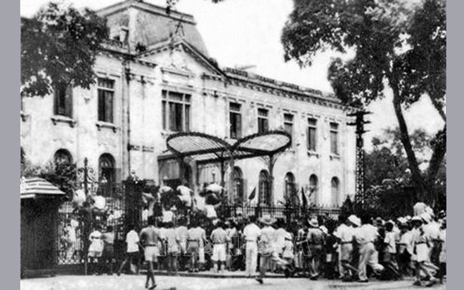 La llama eterna del espíritu revolucionario ảnh 1 La llama eterna del espíritu revolucionario ảnh 1