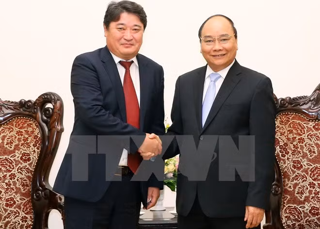Premier de Vietnam recibe al saliente embajador de Mongolia ảnh 1