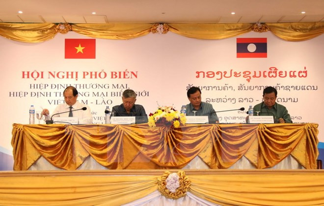 Acuerdos facilitan comercio entre Vietnam y Laos ảnh 1