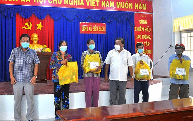 Provincia de Ca Mau apoya a personas con dificultades económicas ảnh 1 Provincia de Ca Mau apoya a personas con dificultades económicas ảnh 1