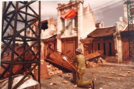 Efectúan en Hanoi exposición sobre Día de la Resistencia vietnamita ảnh 1 Efectúan en Hanoi exposición sobre Día de la Resistencia vietnamita ảnh 1