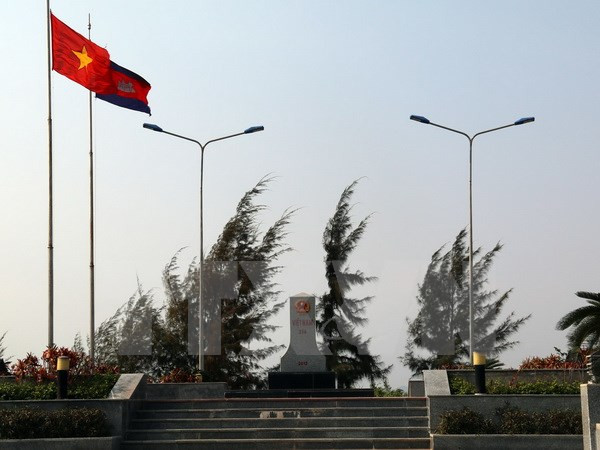Provincias de Vietnam y Camboya refuerzan lazos mediante intercambios artísticos ảnh 1 Provincias de Vietnam y Camboya refuerzan lazos mediante intercambios artísticos ảnh 1