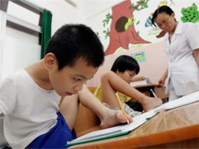 Otorgan becas para estudiantes vietnamitas con condición difícil ảnh 1 Otorgan becas para estudiantes vietnamitas con condición difícil ảnh 1