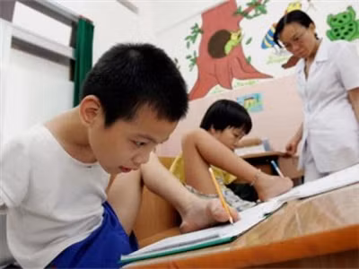 Otorgan becas para estudiantes vietnamitas con condición difícil ảnh 1 Otorgan becas para estudiantes vietnamitas con condición difícil ảnh 1