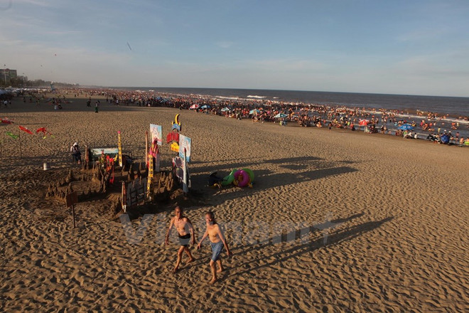 Crece el número de turistas a playa vietnamita ảnh 1 Crece el número de turistas a playa vietnamita ảnh 1