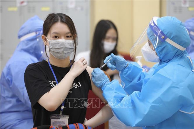 Mirada retrospectiva a logros de Vietnam tras un año del despliegue de mayor campaña de vacunación ảnh 3