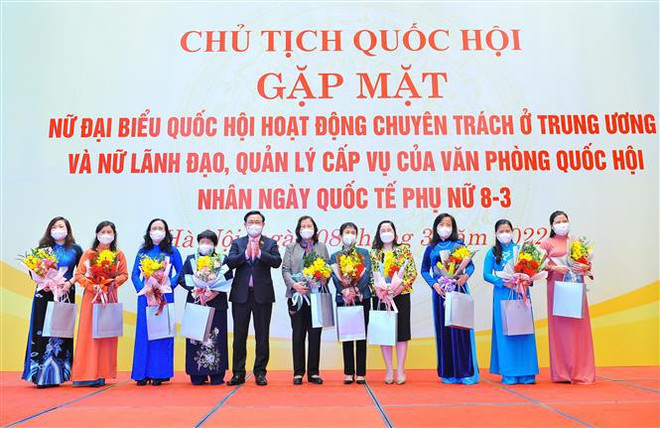 Resaltan aportes de mujeres parlamentarias a labores legislativas en Vietnam ảnh 1