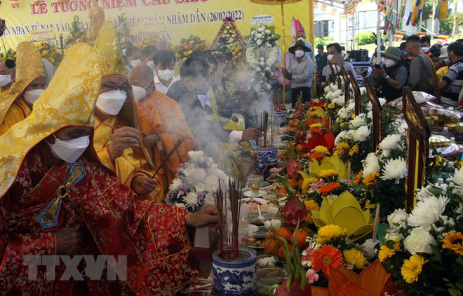 Rinden homenaje a víctimas de accidente en mar vietnamita ảnh 1