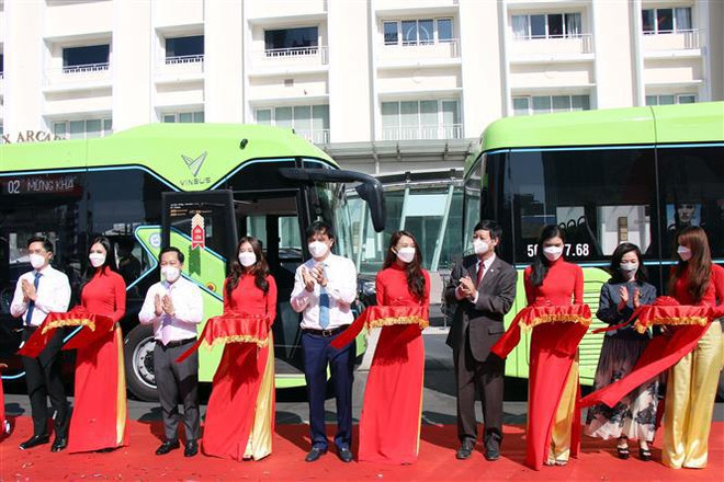 Lanzan primera ruta de autobús eléctrico en Ciudad Ho Chi Minh ảnh 2