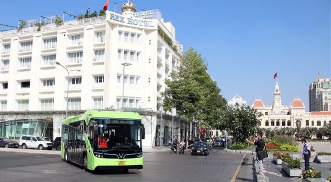 Lanzan primera ruta de autobús eléctrico en Ciudad Ho Chi Minh ảnh 1