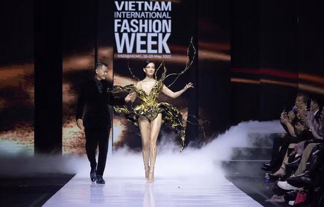 Semana internacional de moda en Vietnam llega a su fin ảnh 1