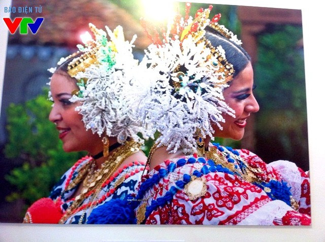 Belleza panameña hechiza al público de Hanoi ảnh 1 Belleza panameña hechiza al público de Hanoi ảnh 1