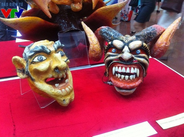 Belleza panameña hechiza al público de Hanoi ảnh 2 Belleza panameña hechiza al público de Hanoi ảnh 2