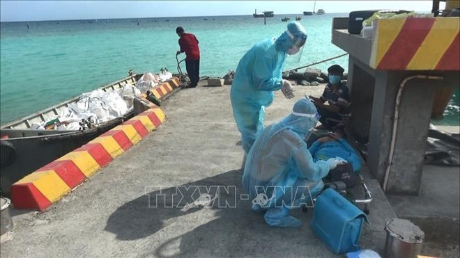 Hospital vietnamita trata con éxito a pescador accidentado en el mar ảnh 1 Hospital vietnamita trata con éxito a pescador accidentado en el mar ảnh 1