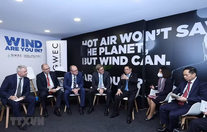 Premier de Vietnam se reúne con líderes de grandes grupos económicos en Reino Unido ảnh 1