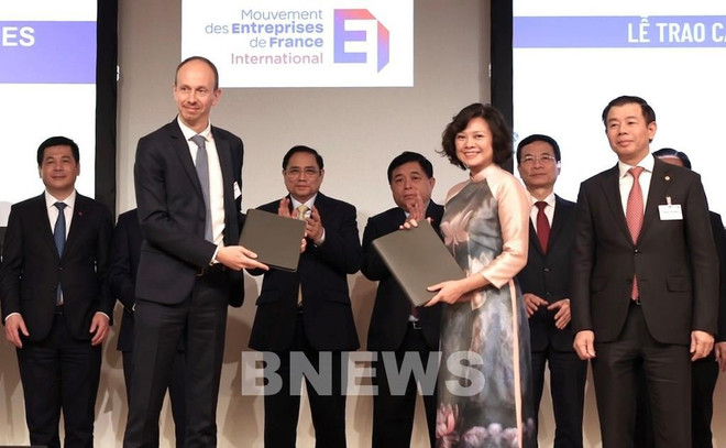 VinFast y EDF cooperan en instalación de estaciones de carga para automóviles en Francia ảnh 2 VinFast y EDF cooperan en instalación de estaciones de carga para automóviles en Francia ảnh 2