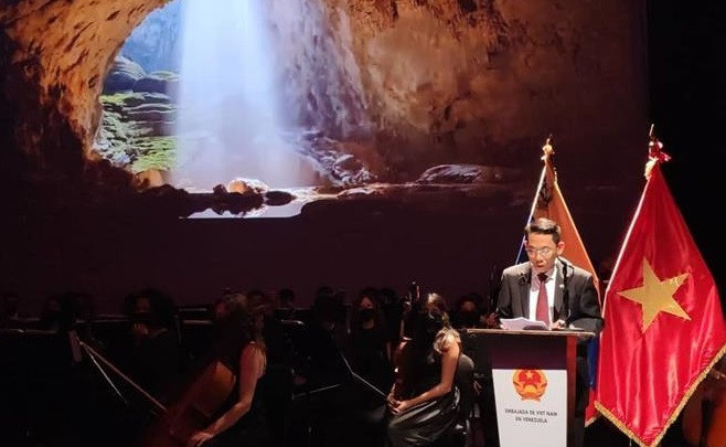 Efectúan amplias actividades por aniversario 32 del establecimiento de nexos Vietnam-Venezuela ảnh 2 Efectúan amplias actividades por aniversario 32 del establecimiento de nexos Vietnam-Venezuela ảnh 2