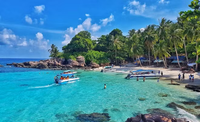 Aumenta número de visitantes nacionales a isla vietnamita de Phu Quoc ảnh 1