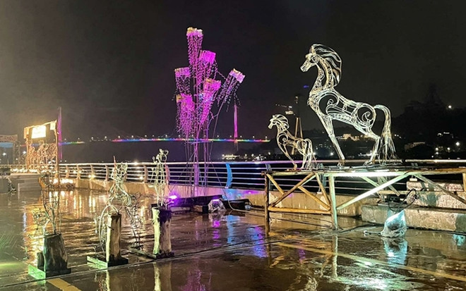 Abierta en Quang Ninh exposición de escultura sobre eliminación de desperdicios ảnh 1 Abierta en Quang Ninh exposición de escultura sobre eliminación de desperdicios ảnh 1