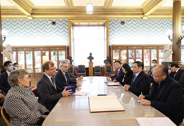 Primer ministro vietnamita visita el Instituto Pasteur de París ảnh 2 Primer ministro vietnamita visita el Instituto Pasteur de París ảnh 2