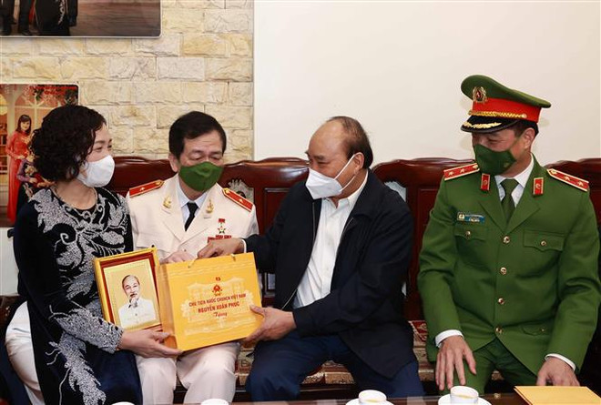 Presidente de Vietnam conmemora 190 aniversario del establecimiento de Lang Son ảnh 3 Presidente de Vietnam conmemora 190 aniversario del establecimiento de Lang Son ảnh 3