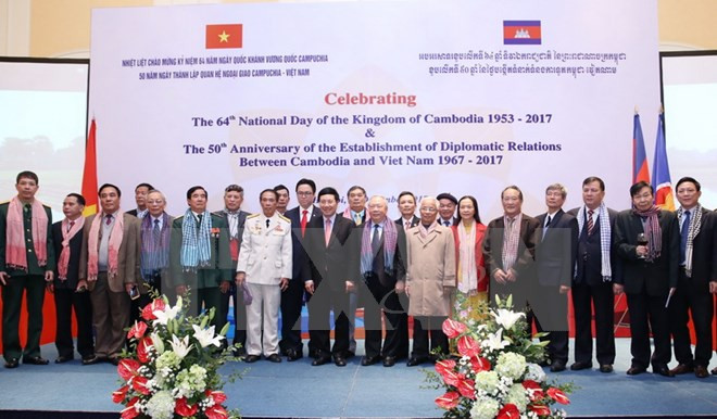 Conmemoran en Vietnam Día nacional de Camboya ảnh 1 Conmemoran en Vietnam Día nacional de Camboya ảnh 1