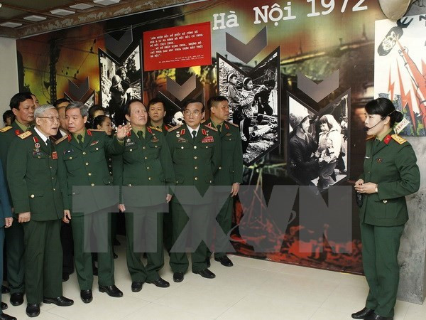 Exhiben documentos y fotos sobre épica batalla aérea de Dien Bien Phu ảnh 1 Exhiben documentos y fotos sobre épica batalla aérea de Dien Bien Phu ảnh 1