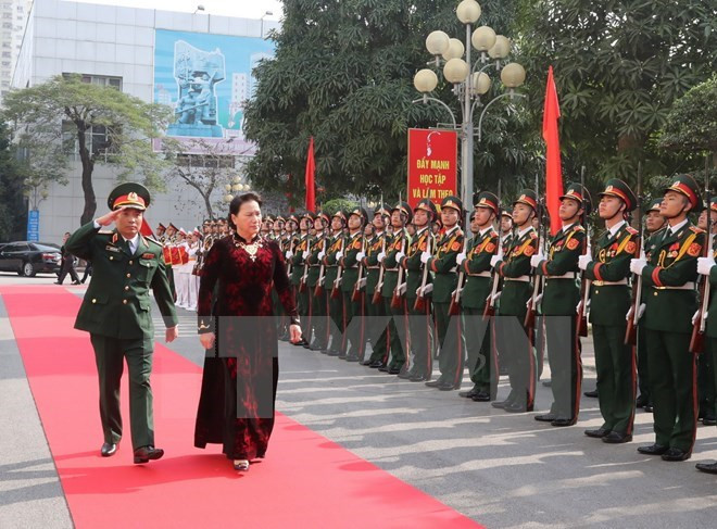 Presidenta del Parlamento de Vietnam exalta papel de la Comandancia de Hanoi ảnh 1 Presidenta del Parlamento de Vietnam exalta papel de la Comandancia de Hanoi ảnh 1