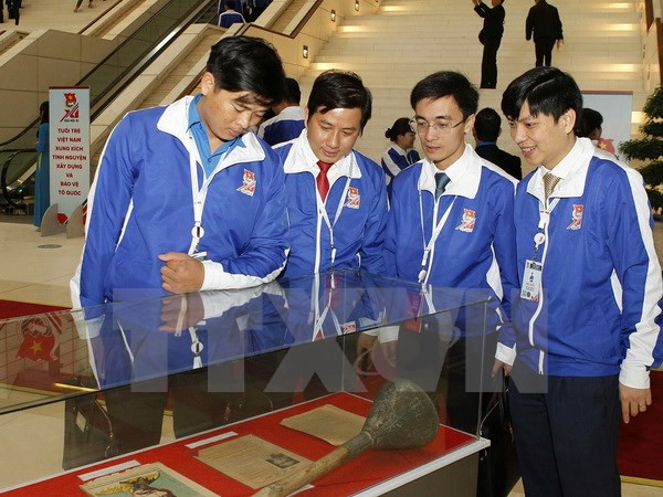 Abren exposición sobre tradición gloriosa de juventud comunista vietnamita ảnh 1 Abren exposición sobre tradición gloriosa de juventud comunista vietnamita ảnh 1