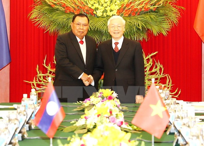 Máximo dirigente partidista de Vietnam conversa con secretario general de PPRL y presidente de Laos ảnh 1 Máximo dirigente partidista de Vietnam conversa con secretario general de PPRL y presidente de Laos ảnh 1