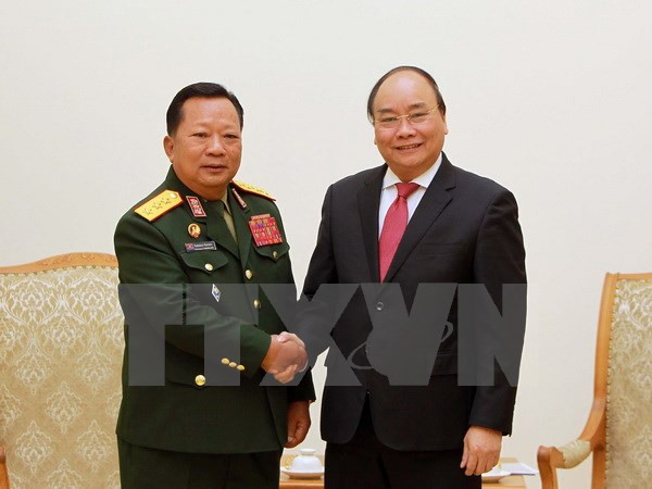 Premier vietnamita recibe a ministro de Defensa de Laos ảnh 1  Premier vietnamita recibe a ministro de Defensa de Laos ảnh 1