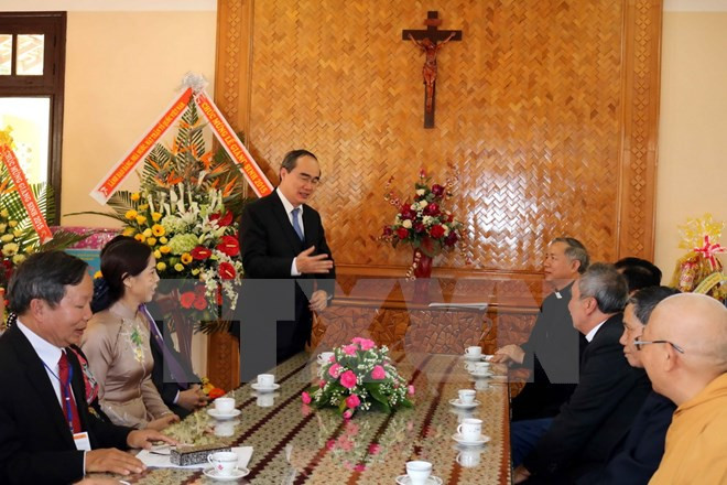 Frente de la Patria felicita a comunidad religiosa por Navidad en Dak Lak ảnh 1 Frente de la Patria felicita a comunidad religiosa por Navidad en Dak Lak ảnh 1