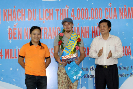 Recibe Khanh Hoa a turista número cuatro millones ảnh 1 Recibe Khanh Hoa a turista número cuatro millones ảnh 1
