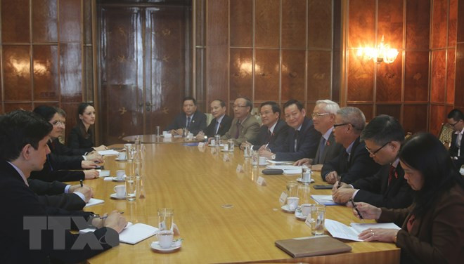 Rumania aspira a fortalecer cooperación multifacética con Vietnam ảnh 1 Rumania aspira a fortalecer cooperación multifacética con Vietnam ảnh 1
