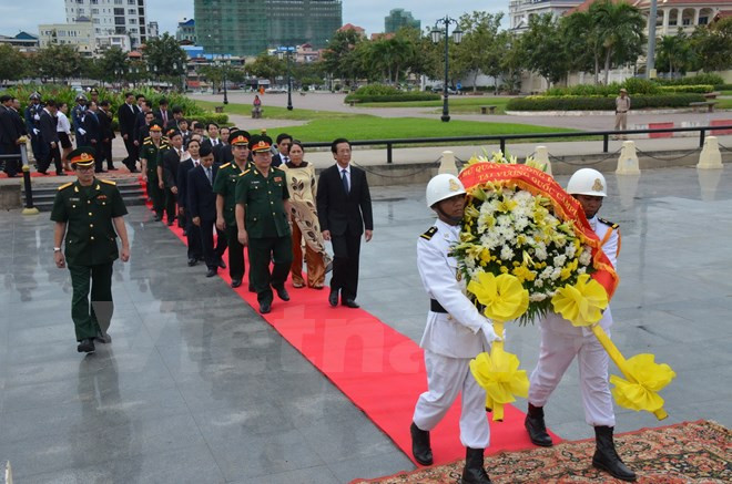 Conmemoran en Cambodia fundación de ejército popular vietnamita ảnh 1 Conmemoran en Cambodia fundación de ejército popular vietnamita ảnh 1