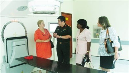 Cooperan Vietnam y Cuba en tratamiento de cáncer ảnh 1