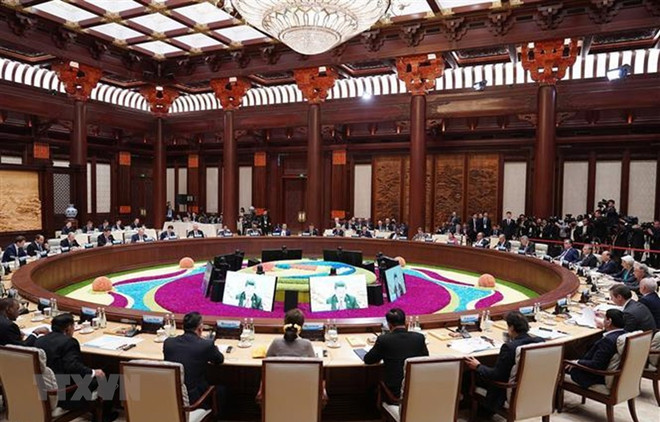 Premier vietnamita asiste a mesa redonda de líderes del Foro de la Franja y la Ruta ảnh 1