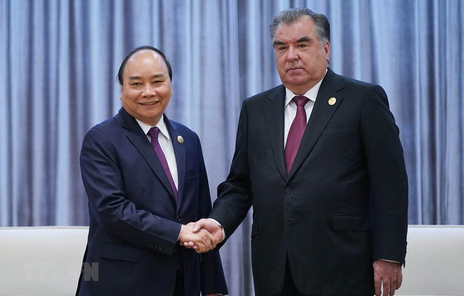 Premier vietnamita se reúne con presidente de Tayikistán en Beijing ảnh 1 Premier vietnamita se reúne con presidente de Tayikistán en Beijing ảnh 1