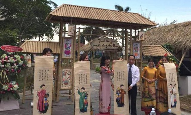 Exhiben en Vietnam pinturas folclóricas tradicionales ảnh 1