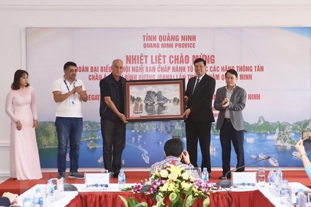 Autoridades de provincia vietnamita de Quang Ninh reciben a delegados a la 44 Reunión de OANA ảnh 1 Autoridades de provincia vietnamita de Quang Ninh reciben a delegados a la 44 Reunión de OANA ảnh 1