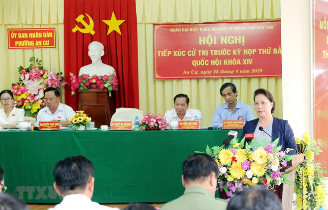 Presidenta de Asamblea Nacional de Vietnam dialoga con votantes en ciudad sureña ảnh 1 Presidenta de Asamblea Nacional de Vietnam dialoga con votantes en ciudad sureña ảnh 1
