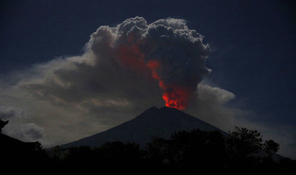 Entra en erupción volcán Agung en Bali, Indonesia ảnh 1 Entra en erupción volcán Agung en Bali, Indonesia ảnh 1
