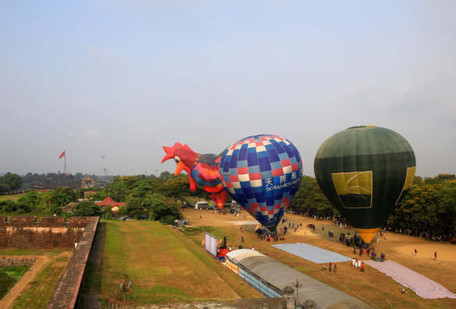 Gozan turistas de oportunidad de contemplar ciudad de Hue desde globos ảnh 1 Gozan turistas de oportunidad de contemplar ciudad de Hue desde globos ảnh 1