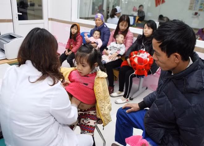 Ayudan a pacientes vietnamitas con condiciones económicas desfavorables ảnh 1