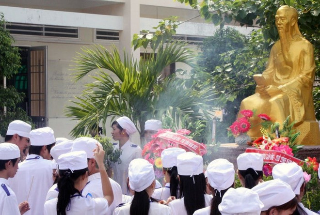Conmemoran aniversario 227 del deceso del ilustre médico Le Huu Trac ảnh 1 Conmemoran aniversario 227 del deceso del ilustre médico Le Huu Trac ảnh 1