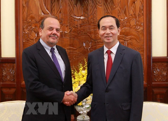 Presidente de Vietnam destaca contribución del embajador chileno al impulso de nexos bilaterales ảnh 1 Presidente de Vietnam destaca contribución del embajador chileno al impulso de nexos bilaterales ảnh 1